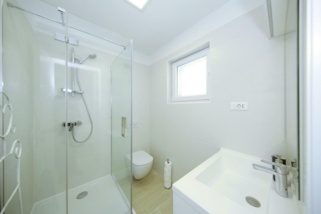 Valadar Apartments Privlaka  Luaran gambar