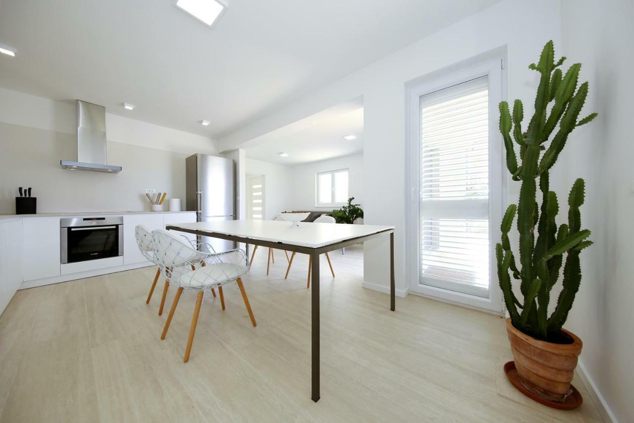 Valadar Apartments Privlaka  Luaran gambar