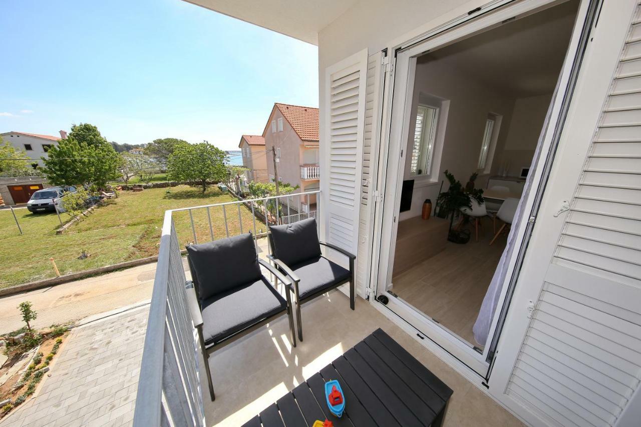 Valadar Apartments Privlaka  Luaran gambar